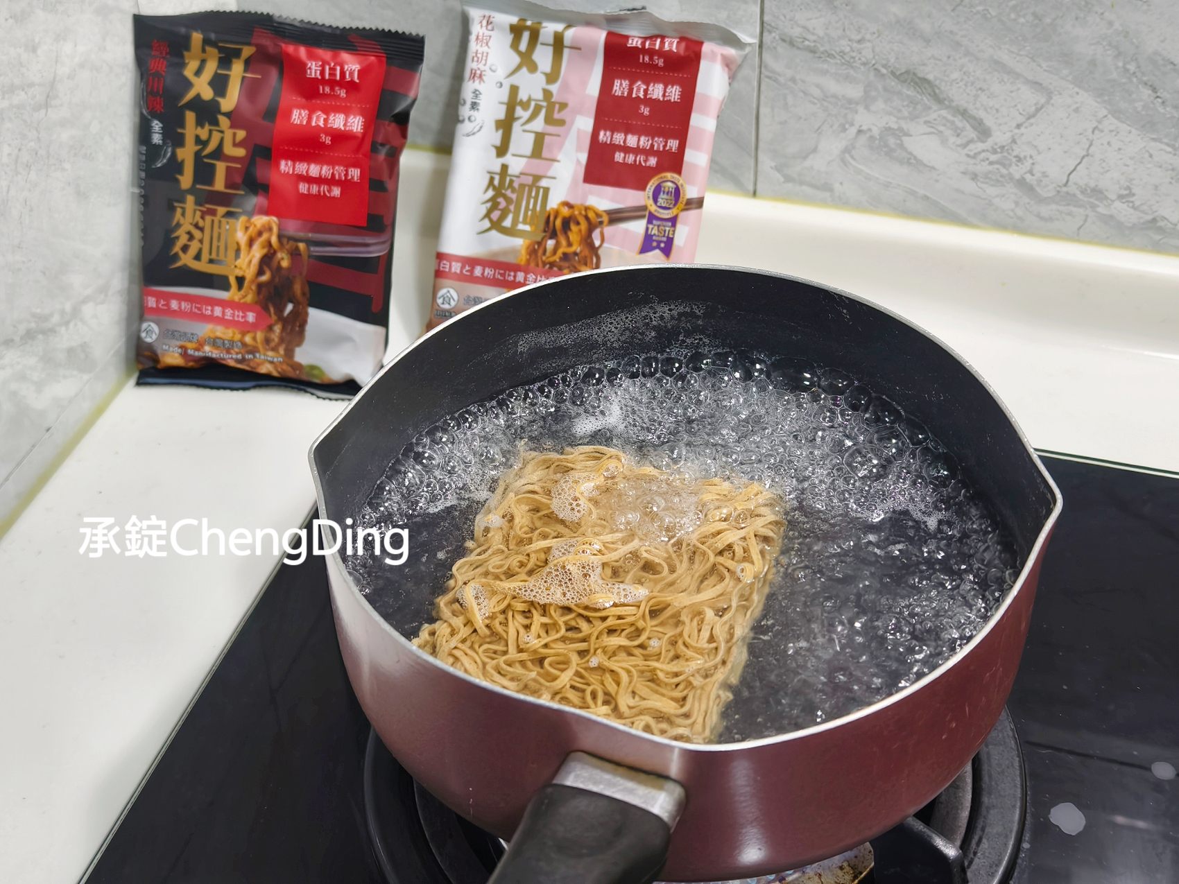日日好食好控捲拌麵|經典川辣、花椒胡麻口味,每份提供18.5g蛋白質、3g膳食纖維! - 第3張圖 日日好食好控捲拌麵|經典川辣、花椒胡麻口味,每份提供18.5g蛋白質、3g膳食纖維!