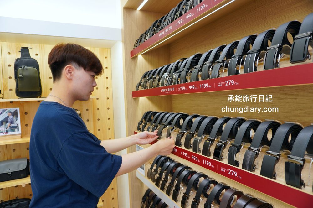 74OUNCE 全家人的包－台中向上店，真皮皮夾、後背包、手提包、側背包、質感小包…等，最貼近生活的簡約輕時尚，男款/女款/兒童書包一應俱全！附設兒童遊戲區免費開放。