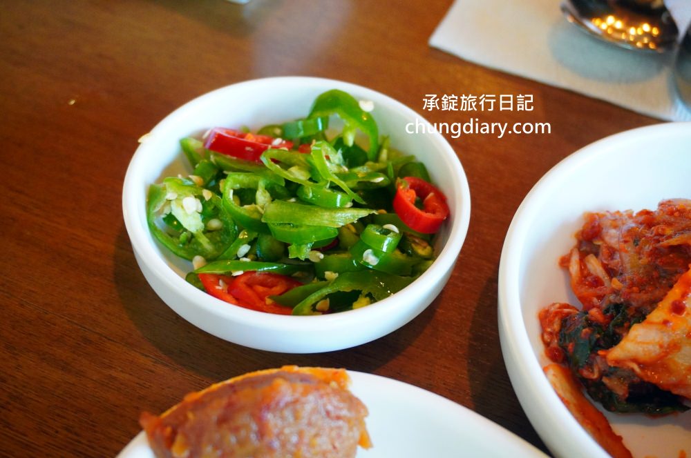 大邱顯忠路站【JOJO刀削麵 조조칼국수】牛奶貝湯、手工刀削麵、海鮮煎餅專賣！前山咖啡街，大邱櫻花楓紅私房景點。