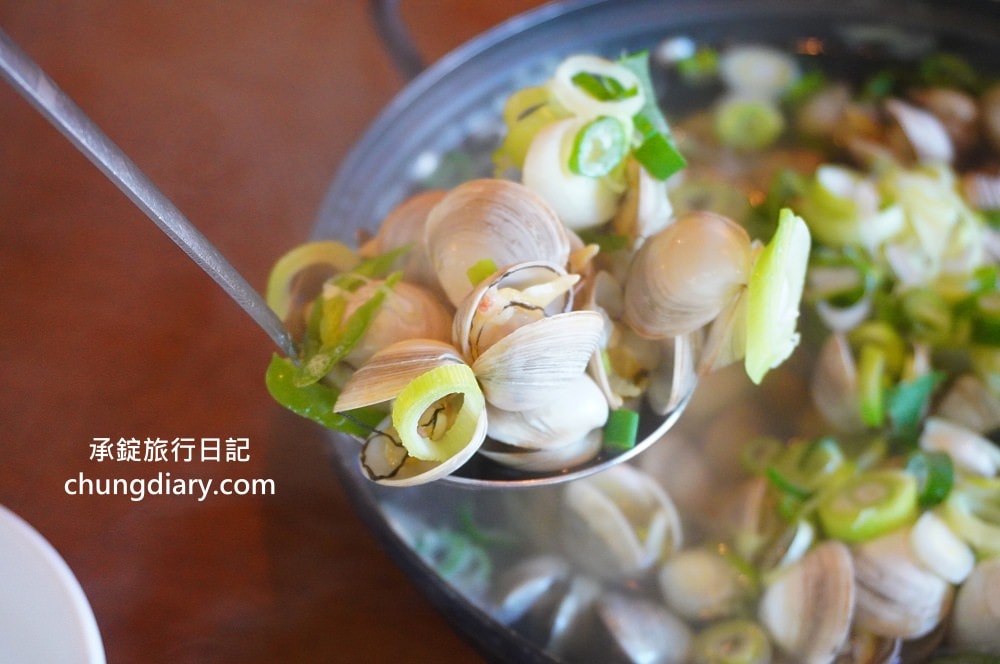 大邱顯忠路站【JOJO刀削麵 조조칼국수】牛奶貝湯、手工刀削麵、海鮮煎餅專賣！前山咖啡街，大邱櫻花楓紅私房景點。