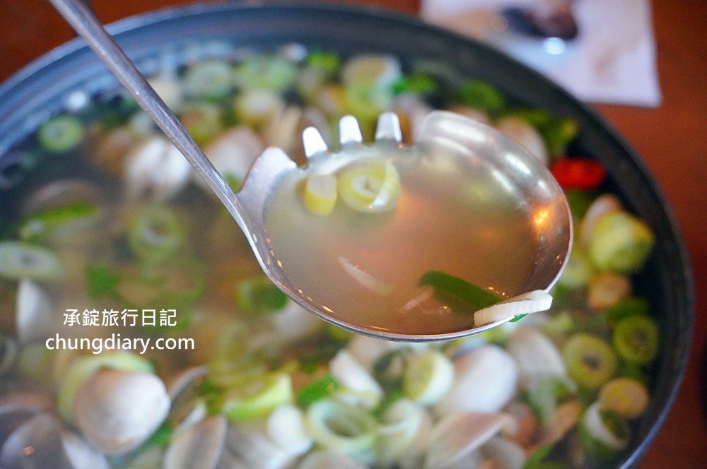 大邱顯忠路站【JOJO刀削麵 조조칼국수】牛奶貝湯、手工刀削麵、海鮮煎餅專賣！前山咖啡街，大邱櫻花楓紅私房景點。