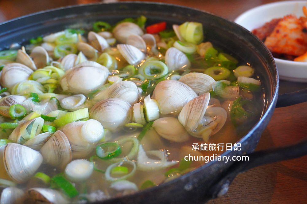 大邱顯忠路站【JOJO刀削麵 조조칼국수】牛奶貝湯、手工刀削麵、海鮮煎餅專賣！前山咖啡街，大邱櫻花楓紅私房景點。