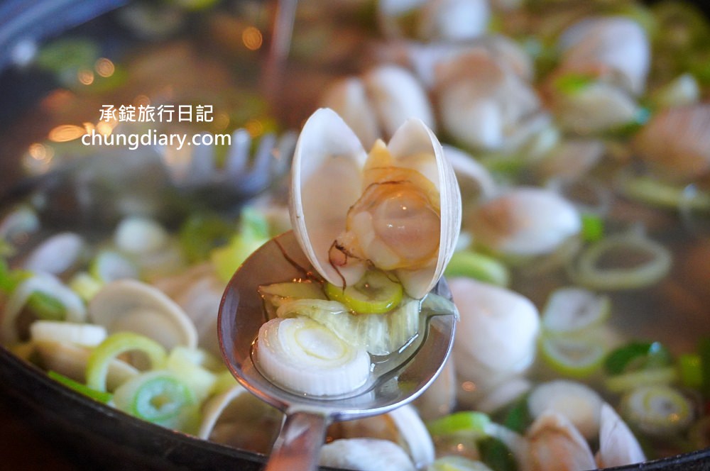 大邱顯忠路站【JOJO刀削麵 조조칼국수】牛奶貝湯、手工刀削麵、海鮮煎餅專賣！前山咖啡街，大邱櫻花楓紅私房景點。
