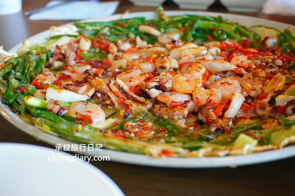大邱顯忠路站【JOJO刀削麵 조조칼국수】牛奶貝湯、手工刀削麵、海鮮煎餅專賣！前山咖啡街，大邱櫻花楓紅私房景點。