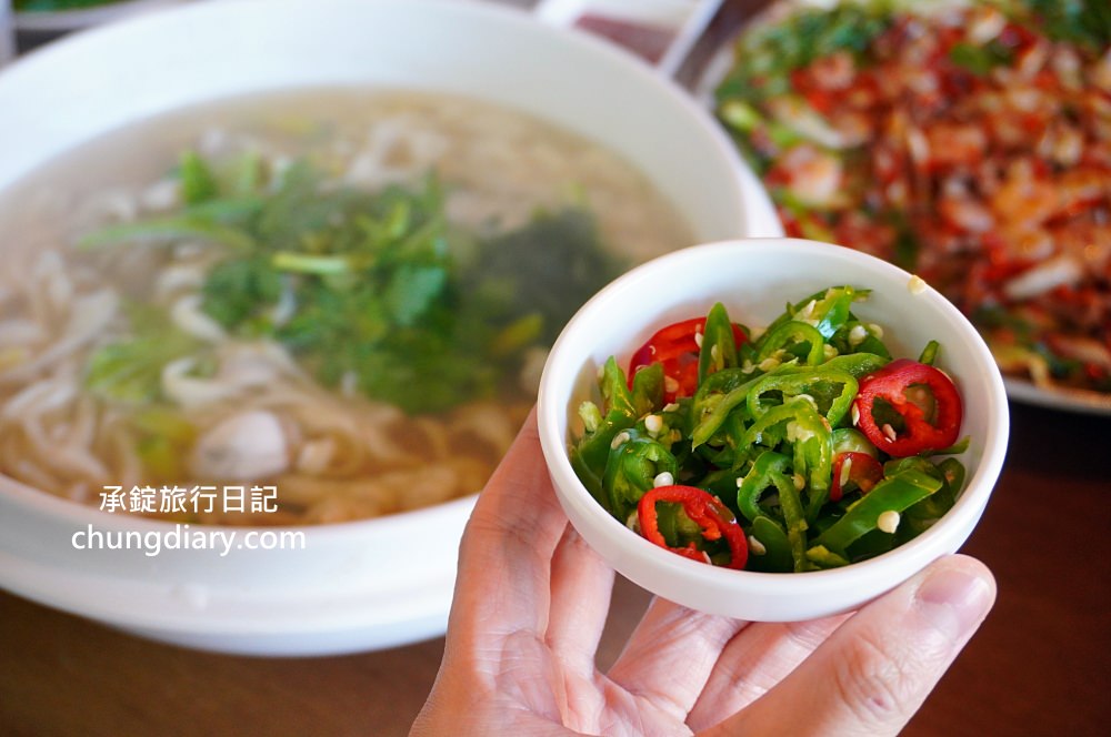 大邱顯忠路站【JOJO刀削麵 조조칼국수】牛奶貝湯、手工刀削麵、海鮮煎餅專賣！前山咖啡街，大邱櫻花楓紅私房景點。