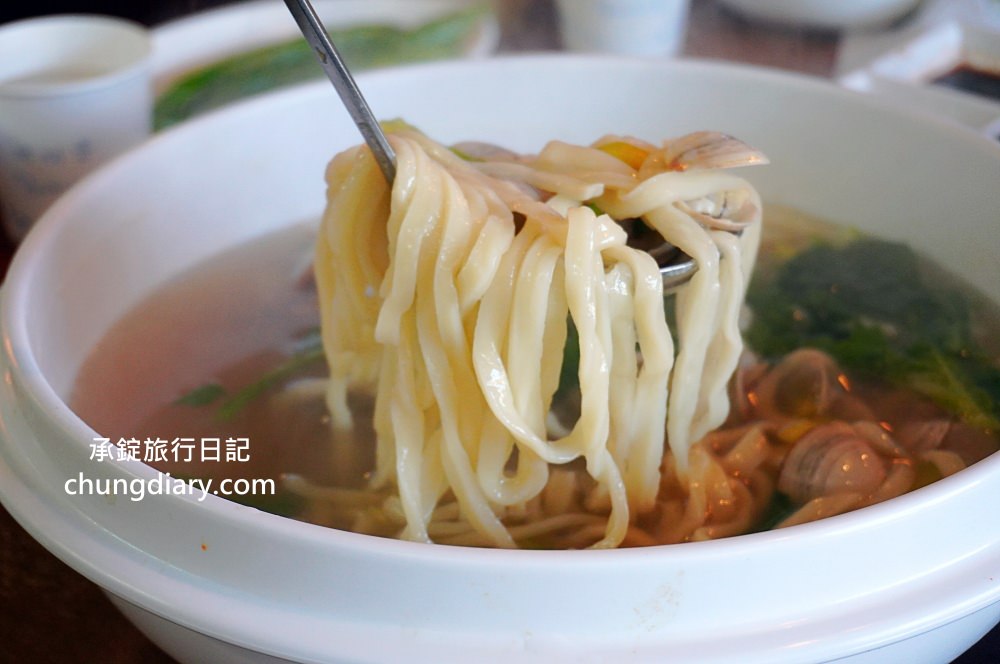 大邱顯忠路站【JOJO刀削麵 조조칼국수】牛奶貝湯、手工刀削麵、海鮮煎餅專賣！前山咖啡街，大邱櫻花楓紅私房景點。