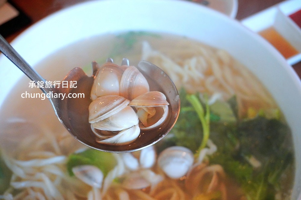大邱顯忠路站【JOJO刀削麵 조조칼국수】牛奶貝湯、手工刀削麵、海鮮煎餅專賣！前山咖啡街，大邱櫻花楓紅私房景點。