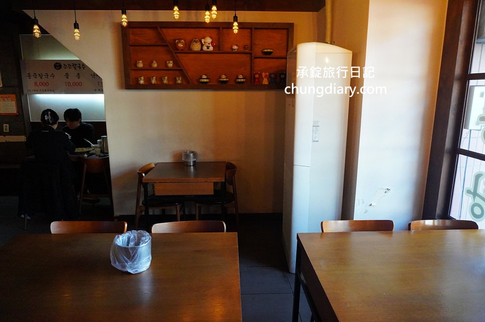 大邱顯忠路站【JOJO刀削麵 조조칼국수】牛奶貝湯、手工刀削麵、海鮮煎餅專賣！前山咖啡街，大邱櫻花楓紅私房景點。