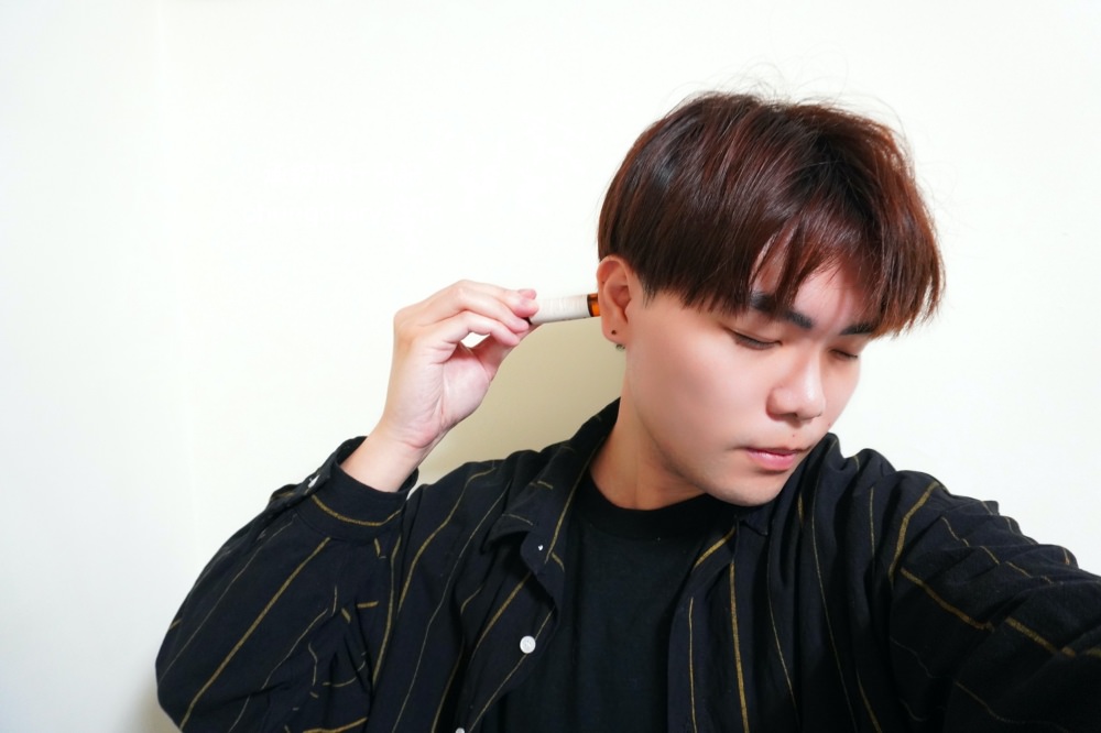 Delfina達爾菲娜【舒緩控油頭皮滾珠精油】主打5大天然植萃精華，小小一瓶輕巧好攜帶，一抹就能使頭皮感到清爽愉悅！