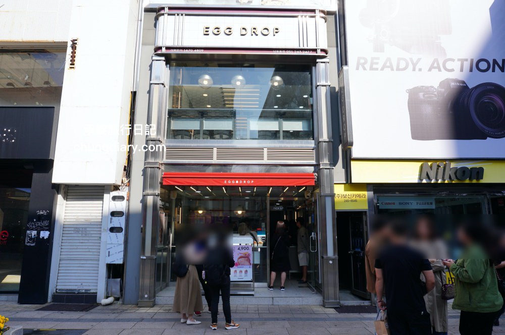 釜山南浦站早餐【EGG DROP 南浦洞店】 爆漿歐姆蛋三明治，軟嫩滑蛋＋特製醬汁＋烤厚片，韓式吐司盒子推薦！