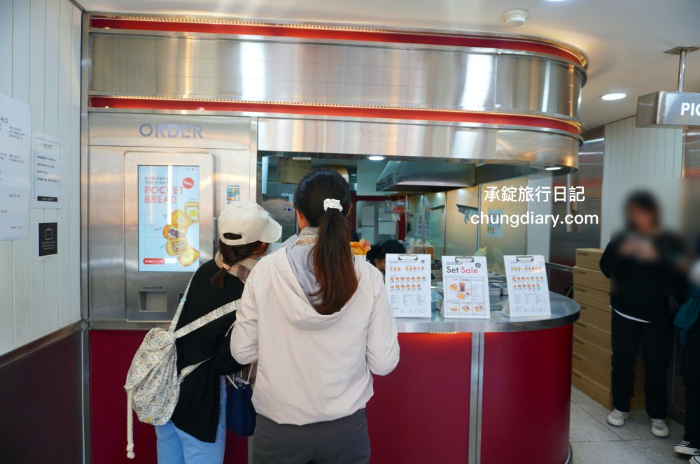 釜山南浦站早餐【EGG DROP 南浦洞店】 爆漿歐姆蛋三明治，軟嫩滑蛋＋特製醬汁＋烤厚片，韓式吐司盒子推薦！