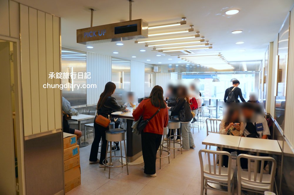 釜山南浦站早餐【EGG DROP 南浦洞店】 爆漿歐姆蛋三明治，軟嫩滑蛋＋特製醬汁＋烤厚片，韓式吐司盒子推薦！