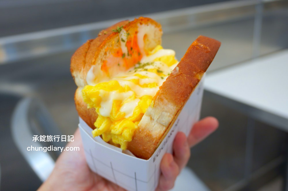釜山南浦站早餐【EGG DROP 南浦洞店】 爆漿歐姆蛋三明治，軟嫩滑蛋＋特製醬汁＋烤厚片，韓式吐司盒子推薦！