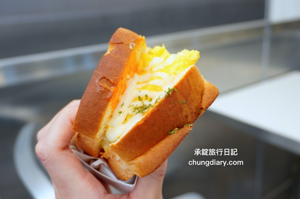 釜山南浦站早餐【EGG DROP 南浦洞店】 爆漿歐姆蛋三明治，軟嫩滑蛋＋特製醬汁＋烤厚片，韓式吐司盒子推薦！