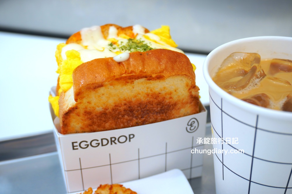 釜山南浦站早餐【EGG DROP 南浦洞店】 爆漿歐姆蛋三明治，軟嫩滑蛋＋特製醬汁＋烤厚片，韓式吐司盒子推薦！
