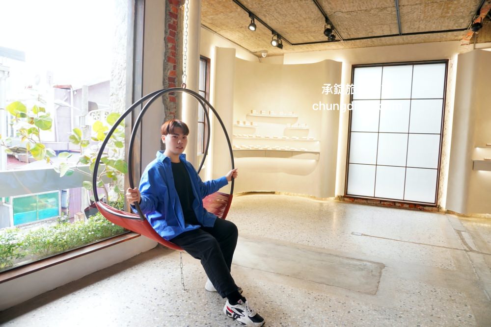 IR飾品台中旗艦店｜老宅X飾品X咖啡店結合，適合你的最幸福，求婚訂婚戒、定情紀念戒指、純銀項鍊、手鍊手環專門品牌！超美超好拍的珠寶飾品店，免費招待請你喝咖啡。