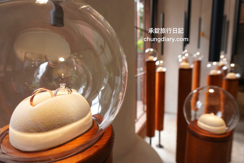 IR飾品台中旗艦店｜老宅X飾品X咖啡店結合，適合你的最幸福，求婚訂婚戒、定情紀念戒指、純銀項鍊、手鍊手環專門品牌！超美超好拍的珠寶飾品店，免費招待請你喝咖啡。