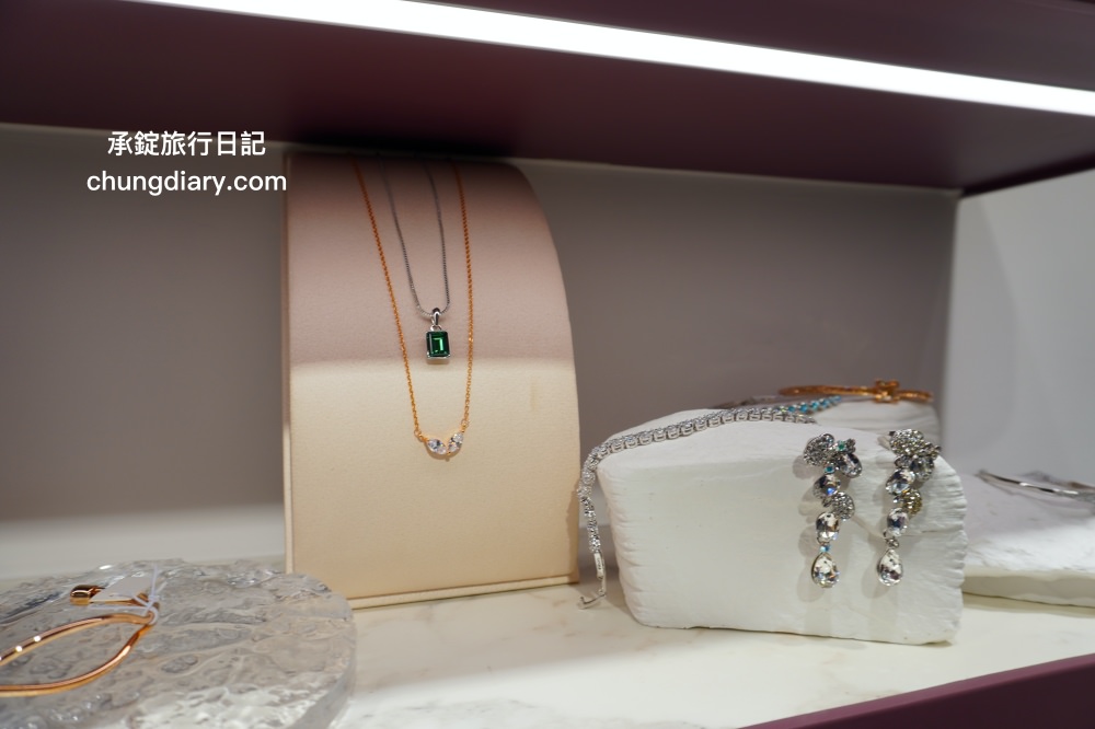 IR飾品台中旗艦店｜老宅X飾品X咖啡店結合，適合你的最幸福，求婚訂婚戒、定情紀念戒指、純銀項鍊、手鍊手環專門品牌！超美超好拍的珠寶飾品店，免費招待請你喝咖啡。