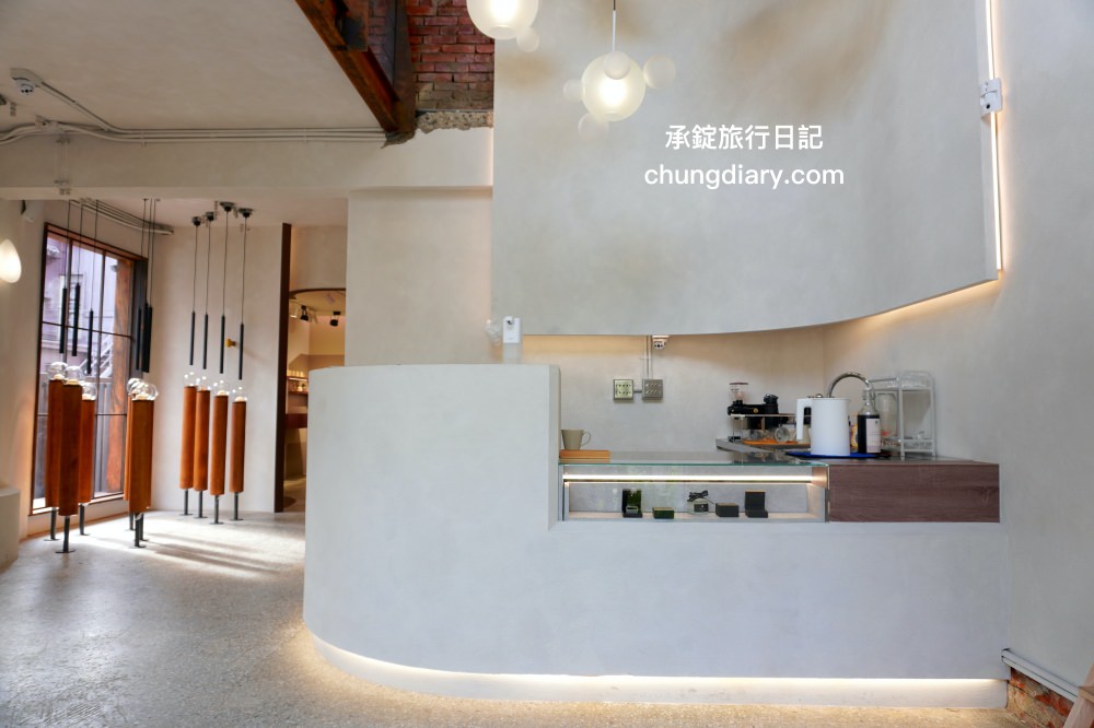 IR飾品台中旗艦店｜老宅X飾品X咖啡店結合，適合你的最幸福，求婚訂婚戒、定情紀念戒指、純銀項鍊、手鍊手環專門品牌！超美超好拍的珠寶飾品店，免費招待請你喝咖啡。