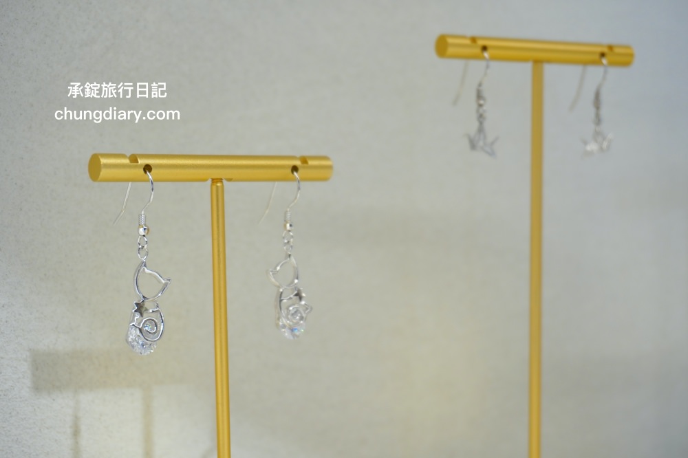 IR飾品台中旗艦店｜老宅X飾品X咖啡店結合，適合你的最幸福，求婚訂婚戒、定情紀念戒指、純銀項鍊、手鍊手環專門品牌！超美超好拍的珠寶飾品店，免費招待請你喝咖啡。