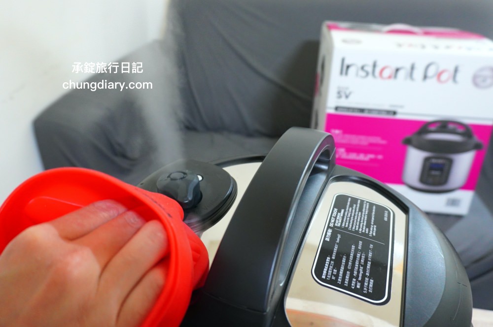 Instant Pot智慧萬用鍋|IP音速鍋|電子壓力鍋開箱,九合一功能,蒸、煮、炒、燉、米飯、舒肥、優格…等一鍋就搞定!食譜參考:蘿蔔玉米排骨湯、可樂雞翅、古早味紅燒肉包生菜。 - 第10張圖 Instant Pot智慧萬用鍋|IP音速鍋|電子壓力鍋開箱,九合一功能,蒸、煮、炒、燉、米飯、舒肥、優格…等一鍋就搞定!食譜參考:蘿蔔玉米排骨湯、可樂雞翅、古早味紅燒肉包生菜。