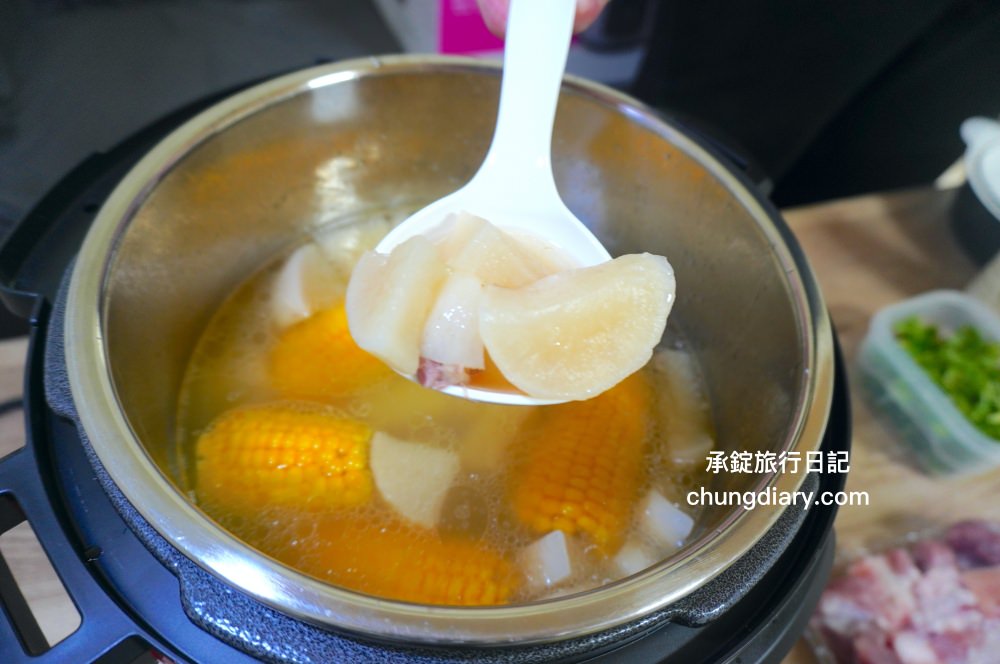 Instant Pot智慧萬用鍋|IP音速鍋|電子壓力鍋開箱,九合一功能,蒸、煮、炒、燉、米飯、舒肥、優格…等一鍋就搞定!食譜參考:蘿蔔玉米排骨湯、可樂雞翅、古早味紅燒肉包生菜。 - 第20張圖 Instant Pot智慧萬用鍋|IP音速鍋|電子壓力鍋開箱,九合一功能,蒸、煮、炒、燉、米飯、舒肥、優格…等一鍋就搞定!食譜參考:蘿蔔玉米排骨湯、可樂雞翅、古早味紅燒肉包生菜。