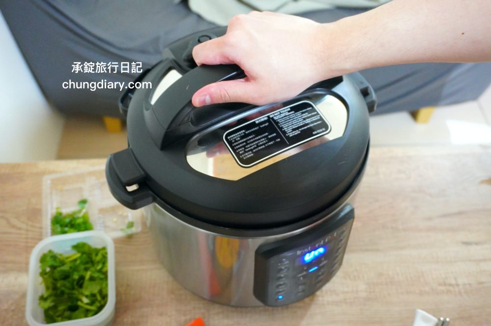 Instant Pot智慧萬用鍋|IP音速鍋|電子壓力鍋開箱,九合一功能,蒸、煮、炒、燉、米飯、舒肥、優格…等一鍋就搞定!食譜參考:蘿蔔玉米排骨湯、可樂雞翅、古早味紅燒肉包生菜。 - 第8張圖 Instant Pot智慧萬用鍋|IP音速鍋|電子壓力鍋開箱,九合一功能,蒸、煮、炒、燉、米飯、舒肥、優格…等一鍋就搞定!食譜參考:蘿蔔玉米排骨湯、可樂雞翅、古早味紅燒肉包生菜。