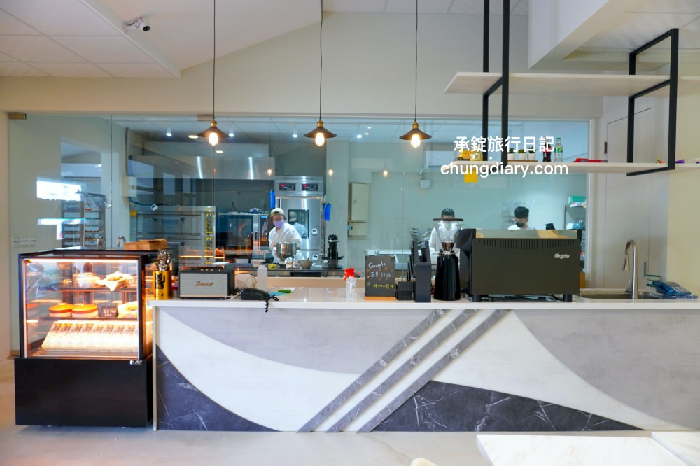 台中蛋黃酥推薦【JL手作烘焙】大里甜點麵包工作坊，金沙控最愛！鹹蛋黃系列甜品，佶利蛋行自產紅土鹹鴨蛋。