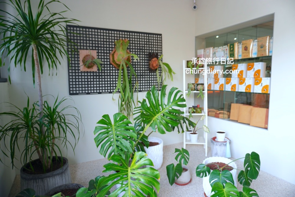 台中蛋黃酥推薦【JL手作烘焙】大里甜點麵包工作坊，金沙控最愛！鹹蛋黃系列甜品，佶利蛋行自產紅土鹹鴨蛋。