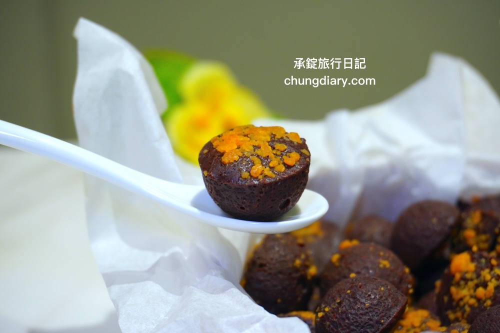 台中蛋黃酥推薦【JL手作烘焙】大里甜點麵包工作坊，金沙控最愛！鹹蛋黃系列甜品，佶利蛋行自產紅土鹹鴨蛋。