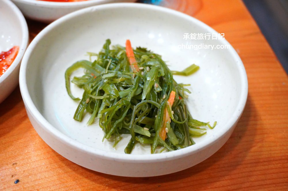 釜山排骨解酒湯專賣店【JOMARU 豬骨釜山總店 조마루뼈다귀 부산본점】24小時營業!一個人也可以來吃的餐廳,釜山水營站美食推薦。 - 第12張圖 釜山排骨解酒湯專賣店【JOMARU 豬骨釜山總店 조마루뼈다귀 부산본점】24小時營業!一個人也可以來吃的餐廳,釜山水營站美食推薦。