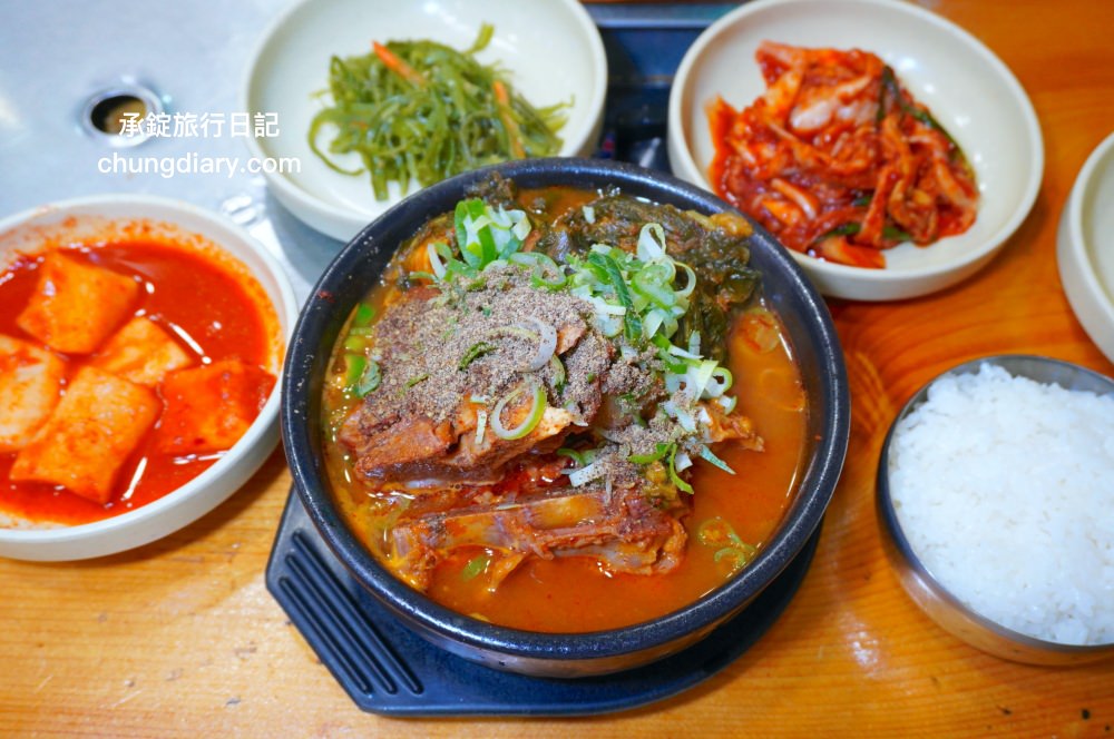 釜山排骨解酒湯專賣店【JOMARU 豬骨釜山總店 조마루뼈다귀 부산본점】24小時營業!一個人也可以來吃的餐廳,釜山水營站美食推薦。 - 第14張圖 釜山排骨解酒湯專賣店【JOMARU 豬骨釜山總店 조마루뼈다귀 부산본점】24小時營業!一個人也可以來吃的餐廳,釜山水營站美食推薦。