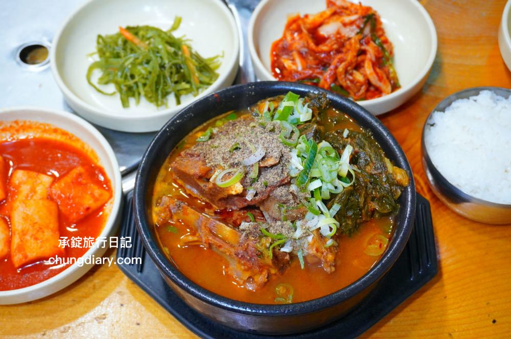 釜山排骨解酒湯專賣店【JOMARU 豬骨釜山總店 조마루뼈다귀 부산본점】24小時營業!一個人也可以來吃的餐廳,釜山水營站美食推薦。 - 第1張圖 釜山排骨解酒湯專賣店【JOMARU 豬骨釜山總店 조마루뼈다귀 부산본점】24小時營業!一個人也可以來吃的餐廳,釜山水營站美食推薦。