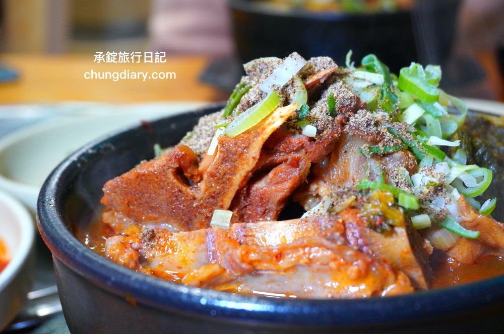 釜山排骨解酒湯專賣店【JOMARU 豬骨釜山總店 조마루뼈다귀 부산본점】24小時營業!一個人也可以來吃的餐廳,釜山水營站美食推薦。 - 第17張圖 釜山排骨解酒湯專賣店【JOMARU 豬骨釜山總店 조마루뼈다귀 부산본점】24小時營業!一個人也可以來吃的餐廳,釜山水營站美食推薦。