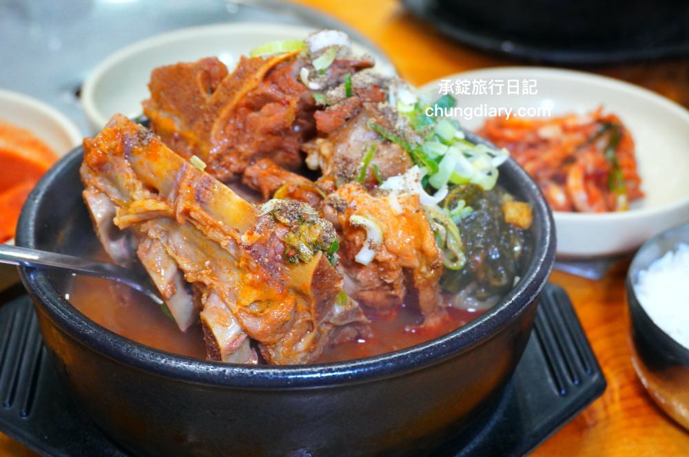 釜山排骨解酒湯專賣店【JOMARU 豬骨釜山總店 조마루뼈다귀 부산본점】24小時營業!一個人也可以來吃的餐廳,釜山水營站美食推薦。 - 第21張圖 釜山排骨解酒湯專賣店【JOMARU 豬骨釜山總店 조마루뼈다귀 부산본점】24小時營業!一個人也可以來吃的餐廳,釜山水營站美食推薦。