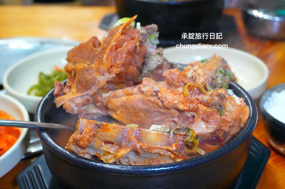 釜山排骨解酒湯專賣店【JOMARU 豬骨釜山總店 조마루뼈다귀 부산본점】24小時營業!一個人也可以來吃的餐廳,釜山水營站美食推薦。 - 第22張圖 釜山排骨解酒湯專賣店【JOMARU 豬骨釜山總店 조마루뼈다귀 부산본점】24小時營業!一個人也可以來吃的餐廳,釜山水營站美食推薦。