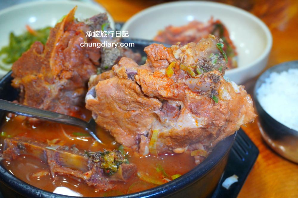 釜山排骨解酒湯專賣店【JOMARU 豬骨釜山總店 조마루뼈다귀 부산본점】24小時營業!一個人也可以來吃的餐廳,釜山水營站美食推薦。 - 第23張圖 釜山排骨解酒湯專賣店【JOMARU 豬骨釜山總店 조마루뼈다귀 부산본점】24小時營業!一個人也可以來吃的餐廳,釜山水營站美食推薦。