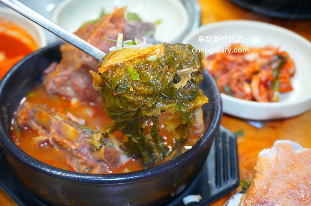 釜山排骨解酒湯專賣店【JOMARU 豬骨釜山總店 조마루뼈다귀 부산본점】24小時營業!一個人也可以來吃的餐廳,釜山水營站美食推薦。 - 第18張圖 釜山排骨解酒湯專賣店【JOMARU 豬骨釜山總店 조마루뼈다귀 부산본점】24小時營業!一個人也可以來吃的餐廳,釜山水營站美食推薦。