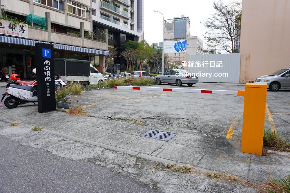 NikuNiku肉肉燒肉朝馬店｜台中寵物友善餐廳，免費提供給狗狗吃的肉肉大餐！帶毛小孩一起來台中燒肉推薦。