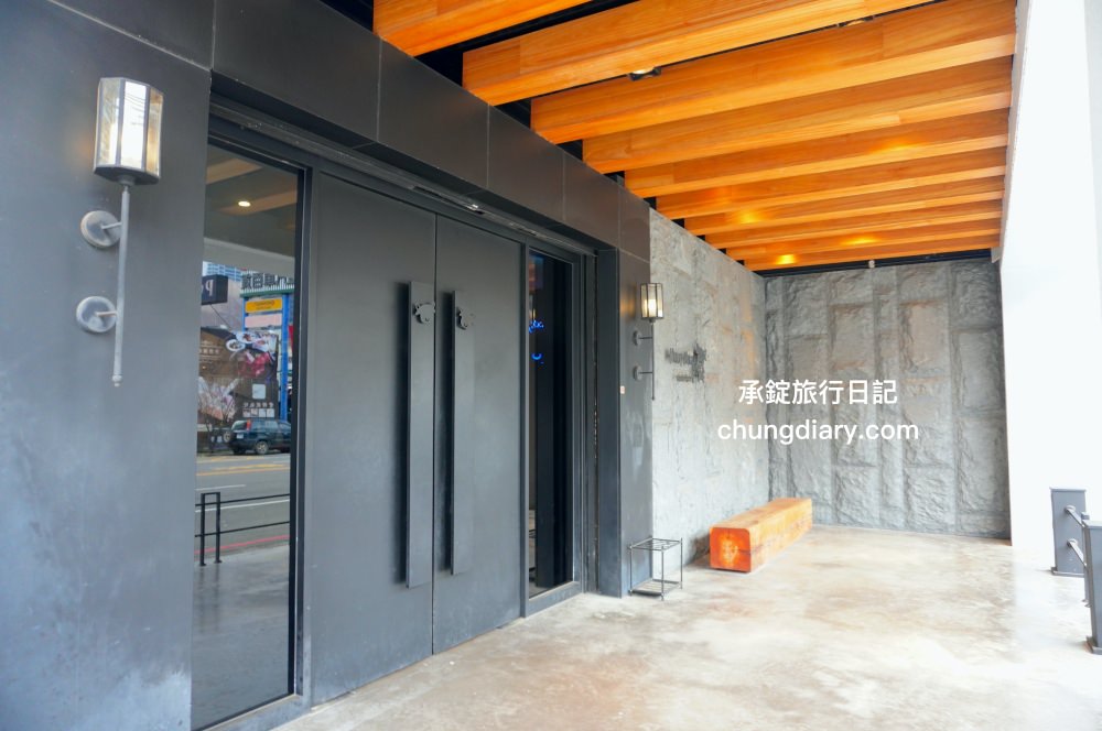 NikuNiku肉肉燒肉朝馬店｜台中寵物友善餐廳，免費提供給狗狗吃的肉肉大餐！帶毛小孩一起來台中燒肉推薦。