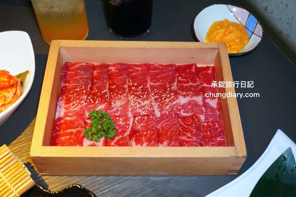 NikuNiku肉肉燒肉朝馬店｜台中寵物友善餐廳，免費提供給狗狗吃的肉肉大餐！帶毛小孩一起來台中燒肉推薦。