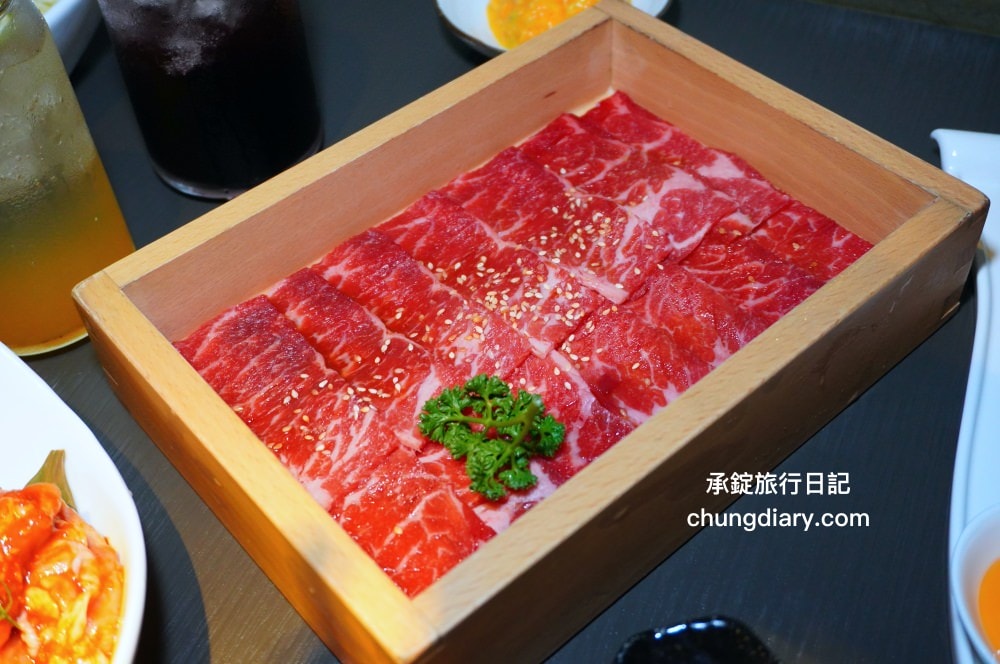 NikuNiku肉肉燒肉朝馬店｜台中寵物友善餐廳，免費提供給狗狗吃的肉肉大餐！帶毛小孩一起來台中燒肉推薦。