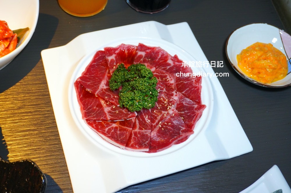 NikuNiku肉肉燒肉朝馬店｜台中寵物友善餐廳，免費提供給狗狗吃的肉肉大餐！帶毛小孩一起來台中燒肉推薦。