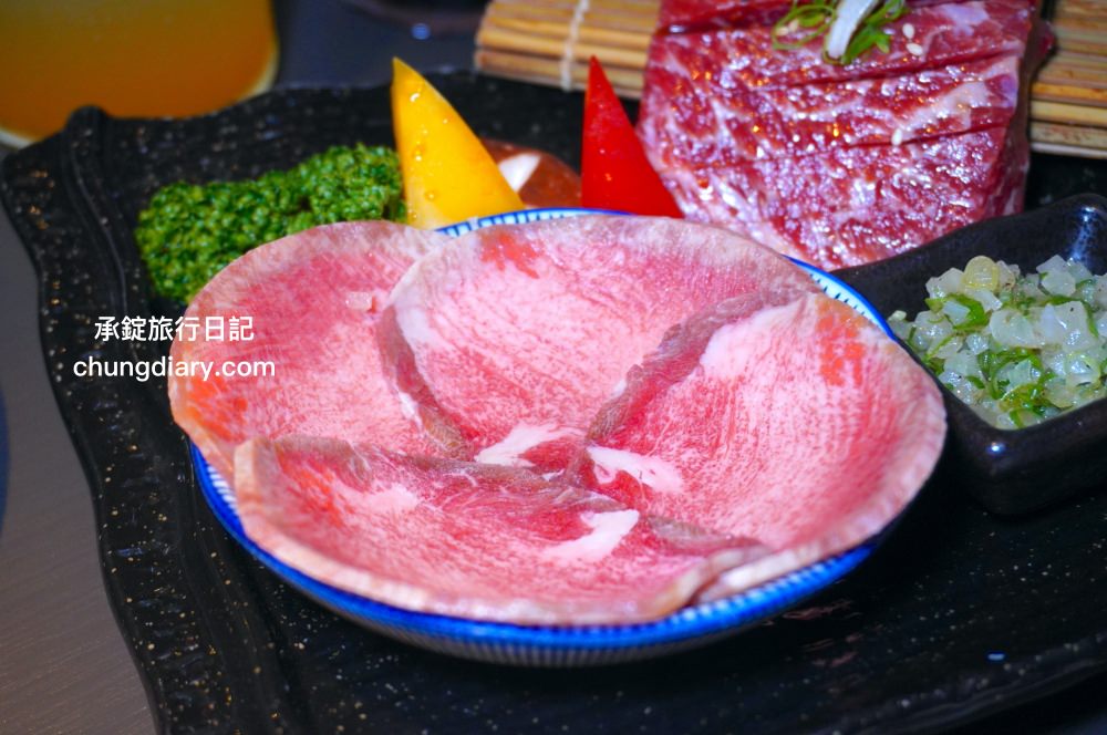 NikuNiku肉肉燒肉朝馬店｜台中寵物友善餐廳，免費提供給狗狗吃的肉肉大餐！帶毛小孩一起來台中燒肉推薦。
