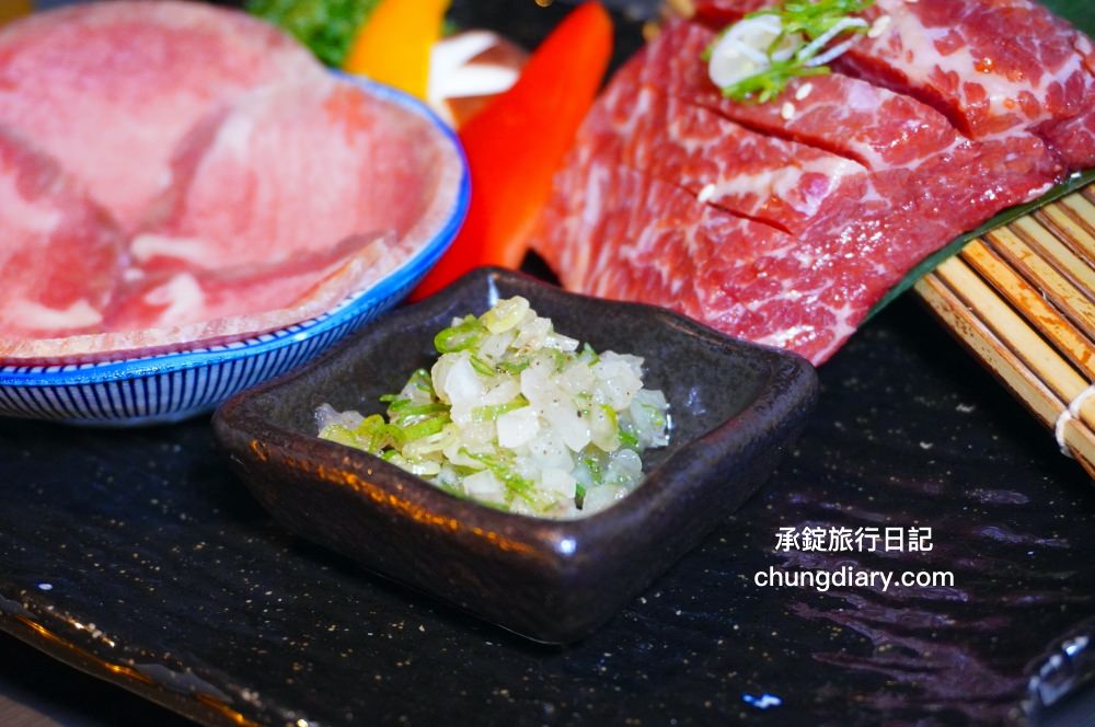 NikuNiku肉肉燒肉朝馬店｜台中寵物友善餐廳，免費提供給狗狗吃的肉肉大餐！帶毛小孩一起來台中燒肉推薦。