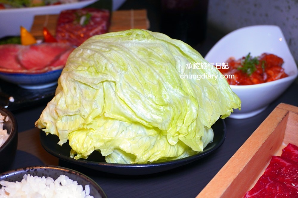 NikuNiku肉肉燒肉朝馬店｜台中寵物友善餐廳，免費提供給狗狗吃的肉肉大餐！帶毛小孩一起來台中燒肉推薦。