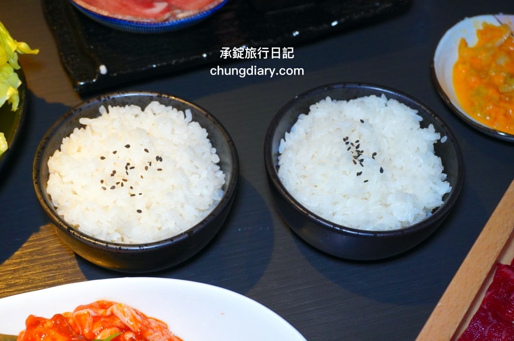 NikuNiku肉肉燒肉朝馬店｜台中寵物友善餐廳，免費提供給狗狗吃的肉肉大餐！帶毛小孩一起來台中燒肉推薦。