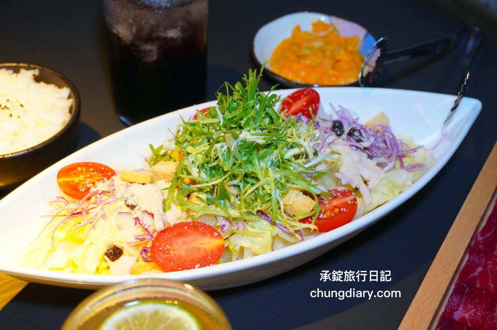 NikuNiku肉肉燒肉朝馬店｜台中寵物友善餐廳，免費提供給狗狗吃的肉肉大餐！帶毛小孩一起來台中燒肉推薦。