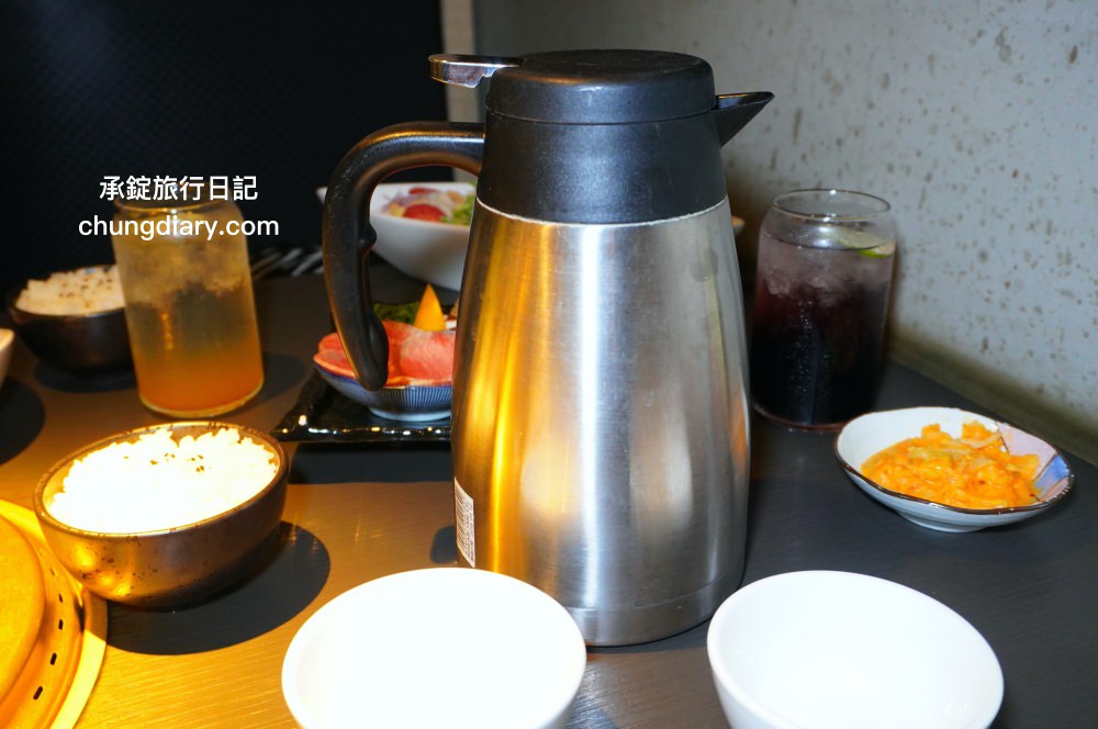 NikuNiku肉肉燒肉朝馬店｜台中寵物友善餐廳，免費提供給狗狗吃的肉肉大餐！帶毛小孩一起來台中燒肉推薦。