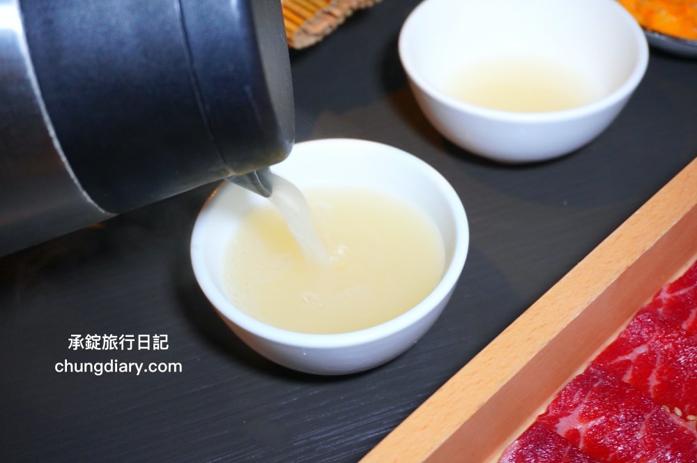 NikuNiku肉肉燒肉朝馬店｜台中寵物友善餐廳，免費提供給狗狗吃的肉肉大餐！帶毛小孩一起來台中燒肉推薦。